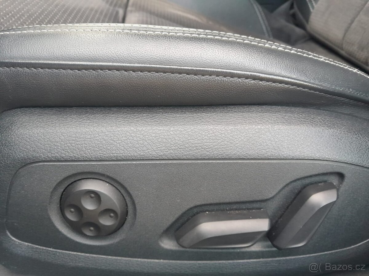 Audi A4 2,0 TDi automat S-LINE - 10