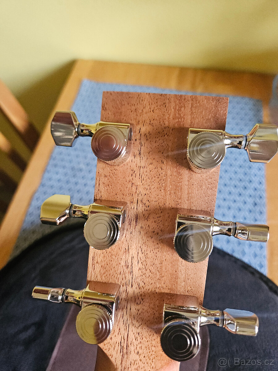 Nová celomasivní cestovní elektroakustická kytara FURCH - 10