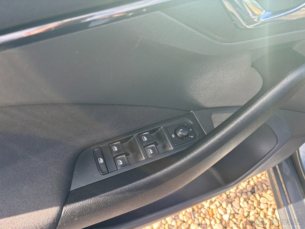 Škoda Kamiq 1.0 tsi 85kw r.v.2019,serviska - 10