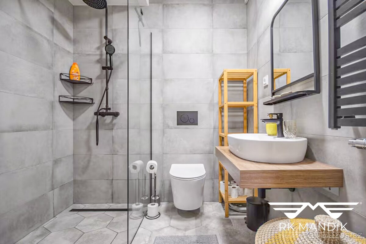 Prodej byty 2+kk, 42 m² - Praha - Karlín, ev.č. 717 - 10