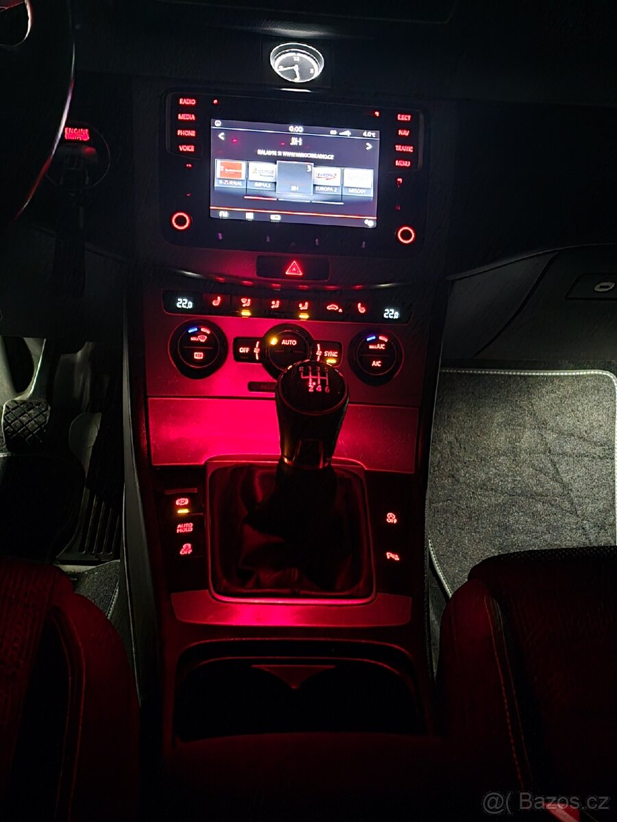 VW CC 2.0 tdi 110 kw bílá perleť - 10