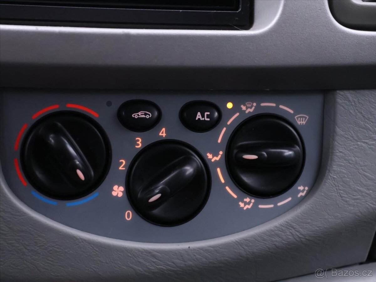 Renault Trafic 2,0 dCi 84kW Klima 9-Míst (2008) - 10