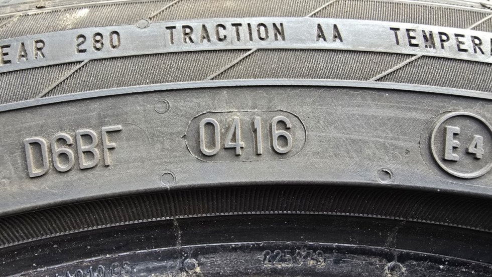 Letní pneu 245/40/19 Continental - 10