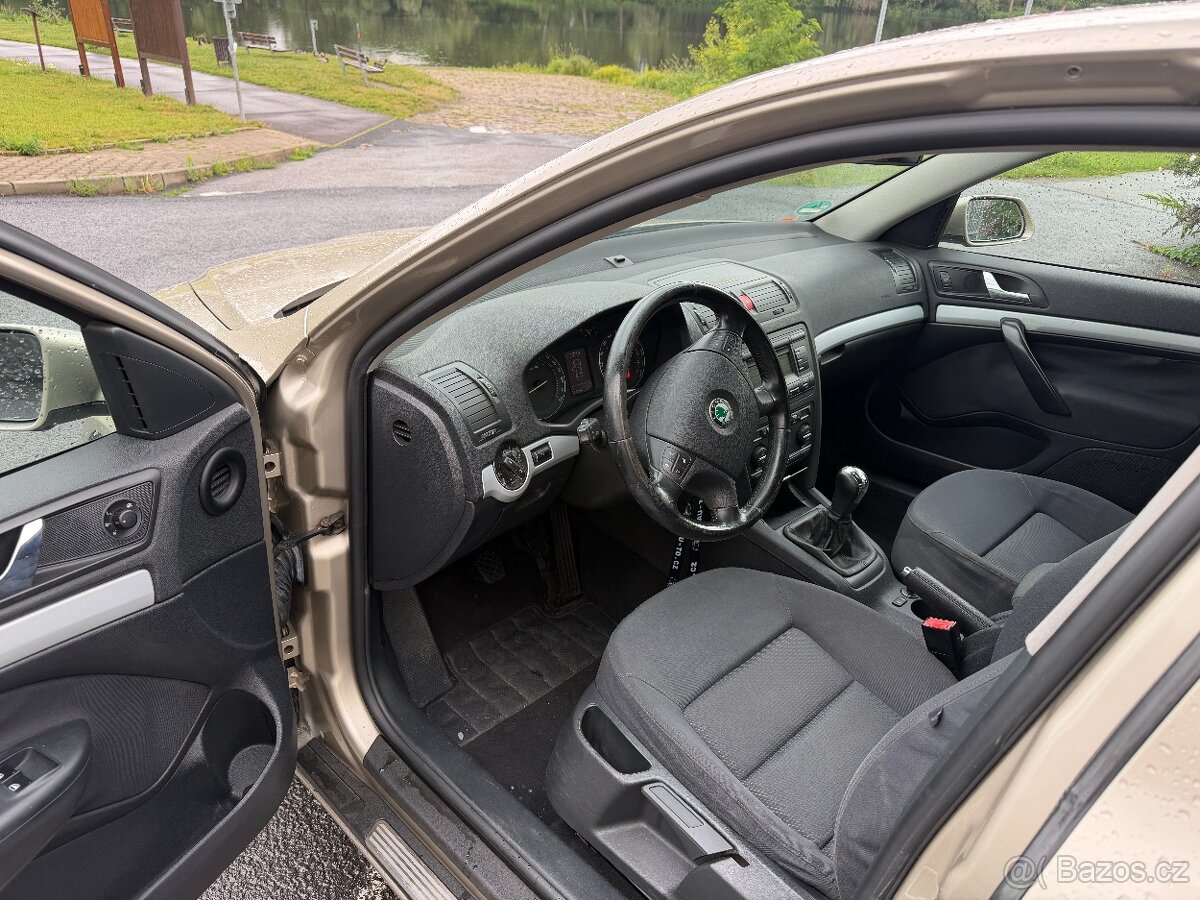 Škoda Octavia 1,6 85kw - NOVÁ STK - 10