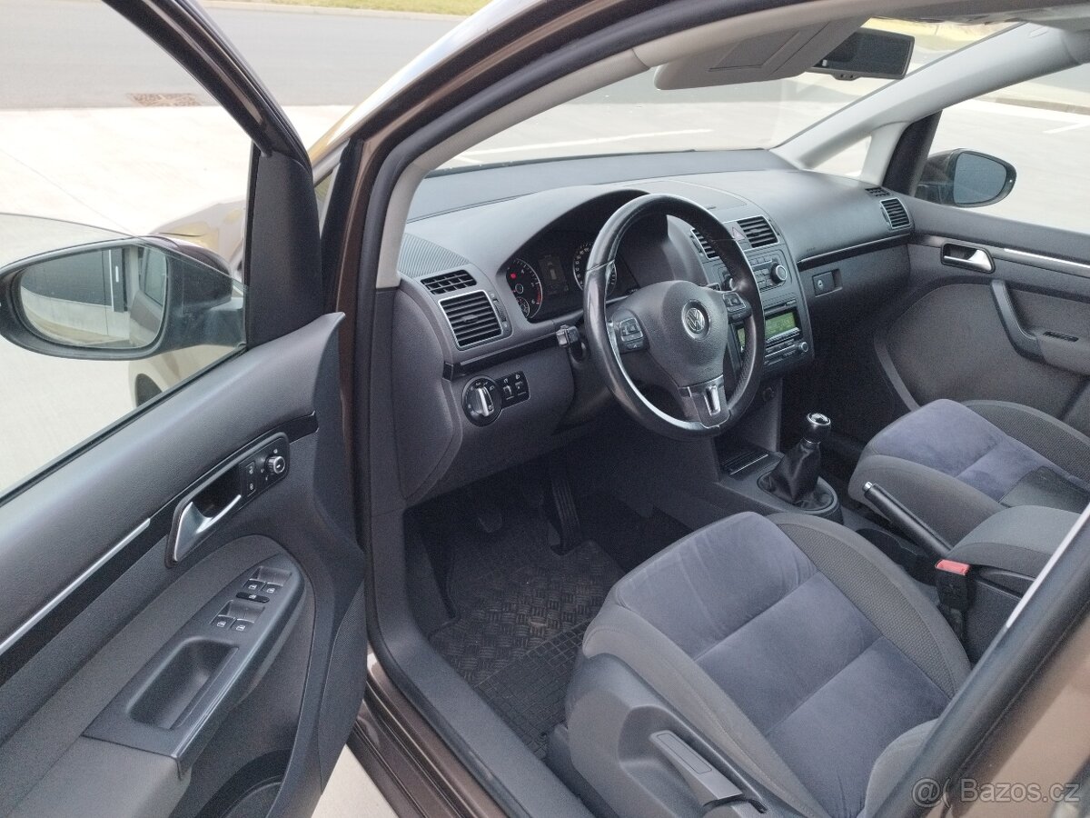 VW TOURAN 2.0TDI, 103KW, SERVISNÍ KNIHA - 10