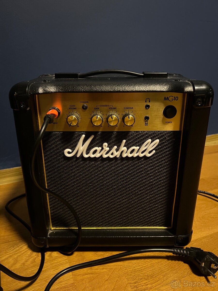 Elektrická kytara Squier s kombem Marshall - 10