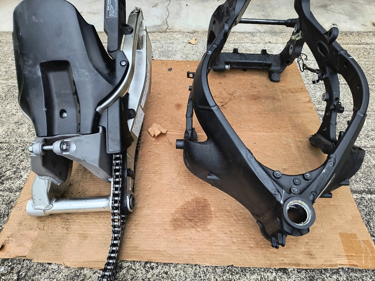 Náhradní díly Cbr 1000rr 2004-05 - 10