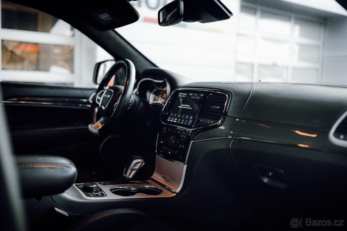 JEEP GRAND CHEROKEE SRT 6.4 HEMI V8 - 10