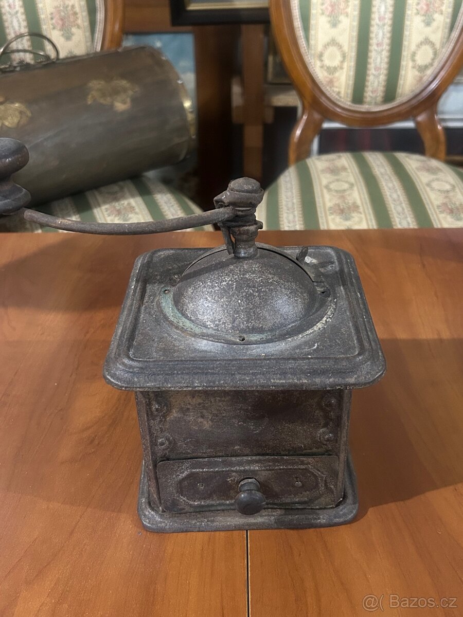 Starožitný plechový kávomlýnek - 10
