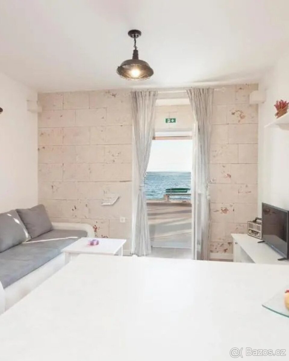 CHORVATSKO: Kamenný dům přímo u moře - 10