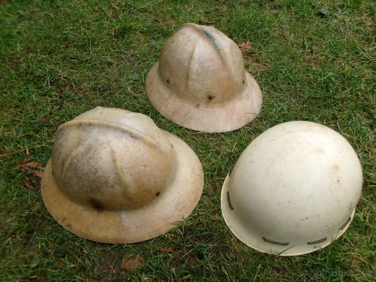 prodám hračku -plechová postýlka pro panenku - stahovací kov - 10