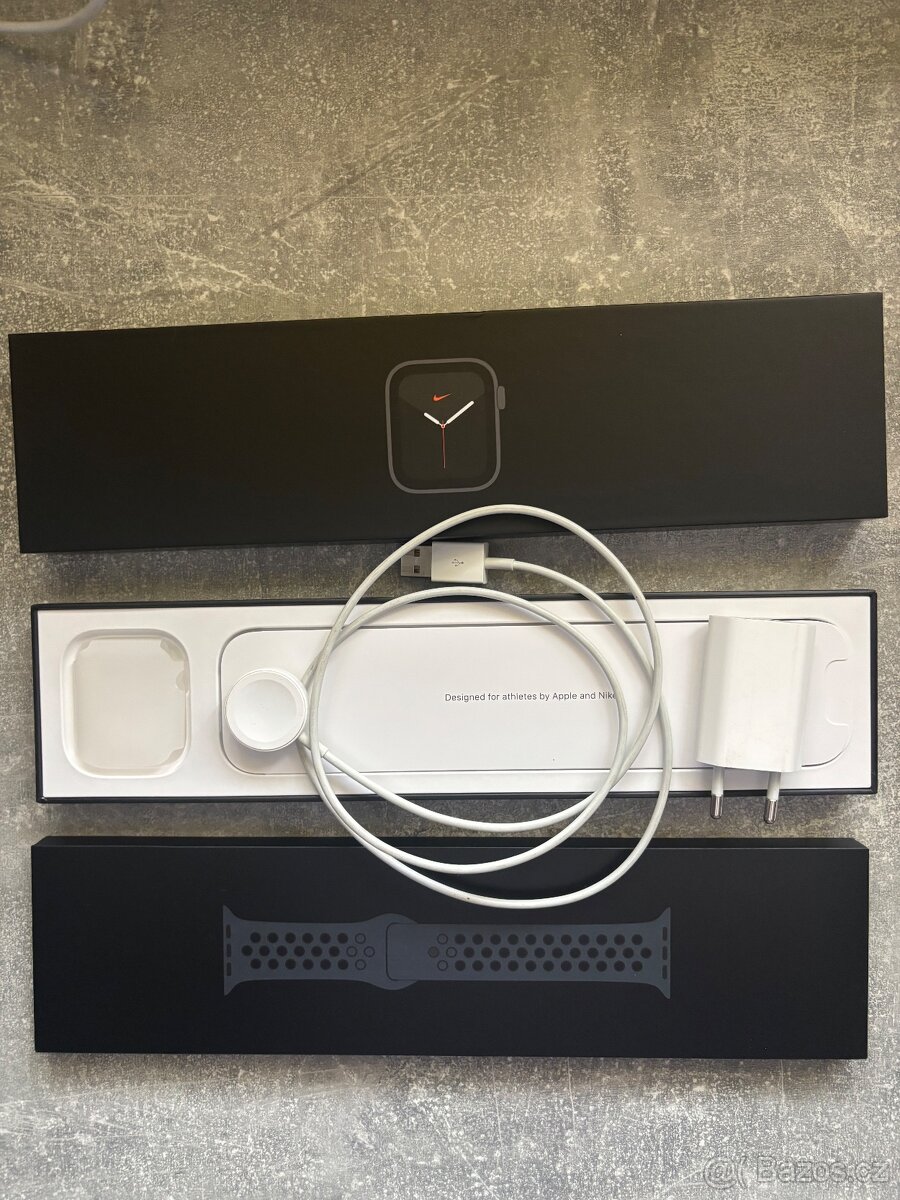 Apple Watch SE 44mm - 10