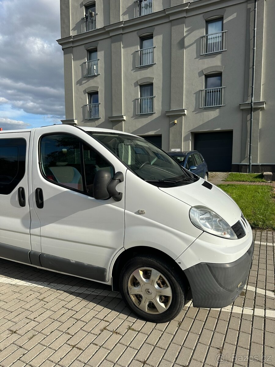 Renault Trafic 2.0dci 84kw - rok 12/2011 - 8 míst - 10