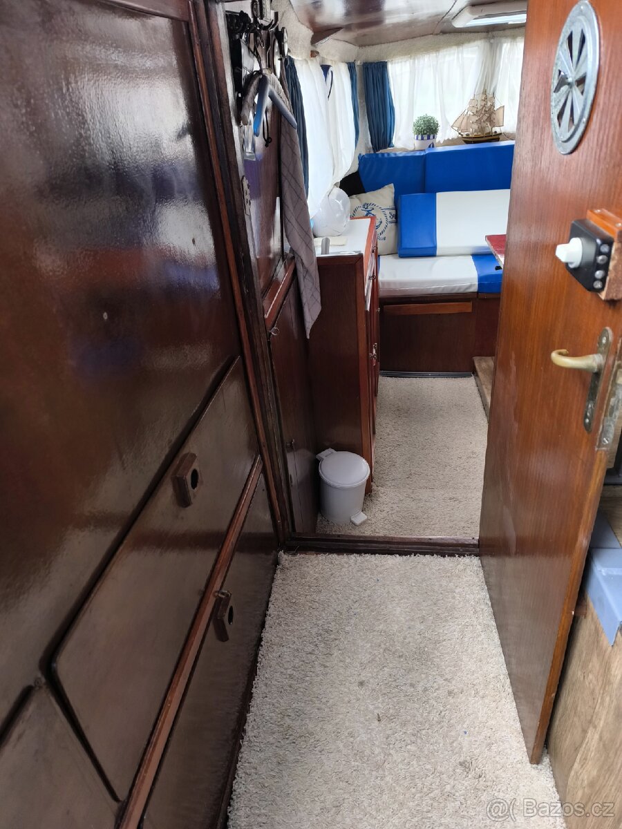 Prodám kajutovou motorovou loď - 10