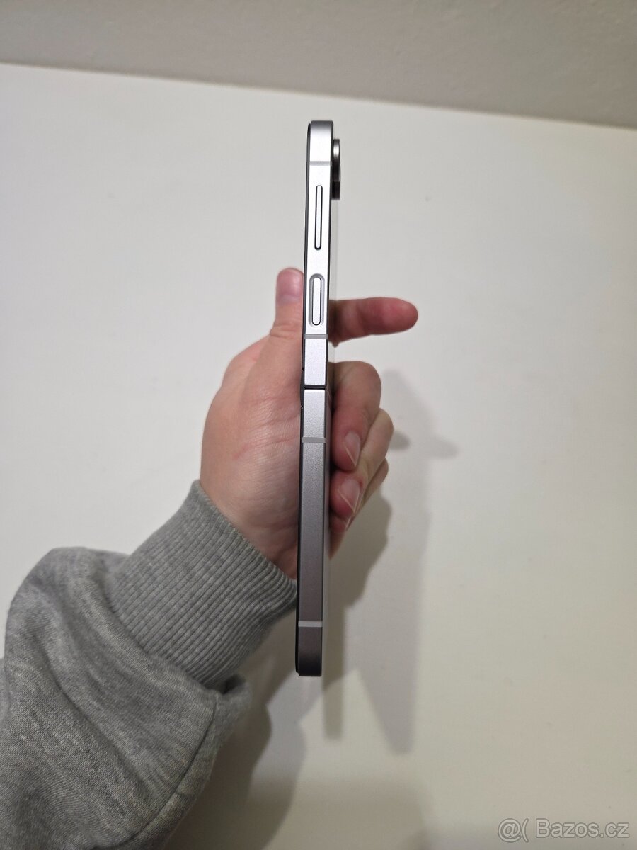 Samsung Galaxy Z Flip 6 12/256 GB - 10