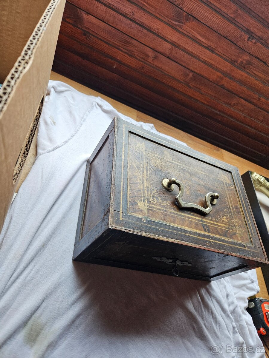 Prodám starožitný trezor - 10