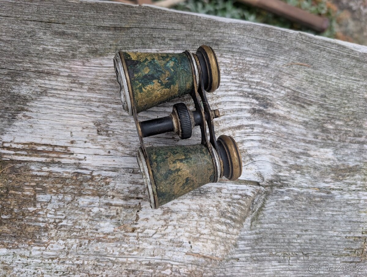 divadelni kukatko dalekohled - 10