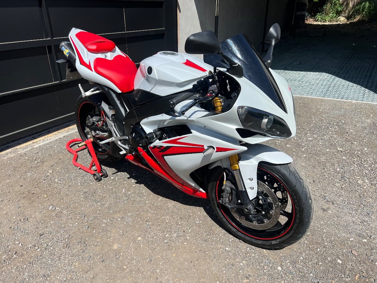 Yamaha r1 - 10