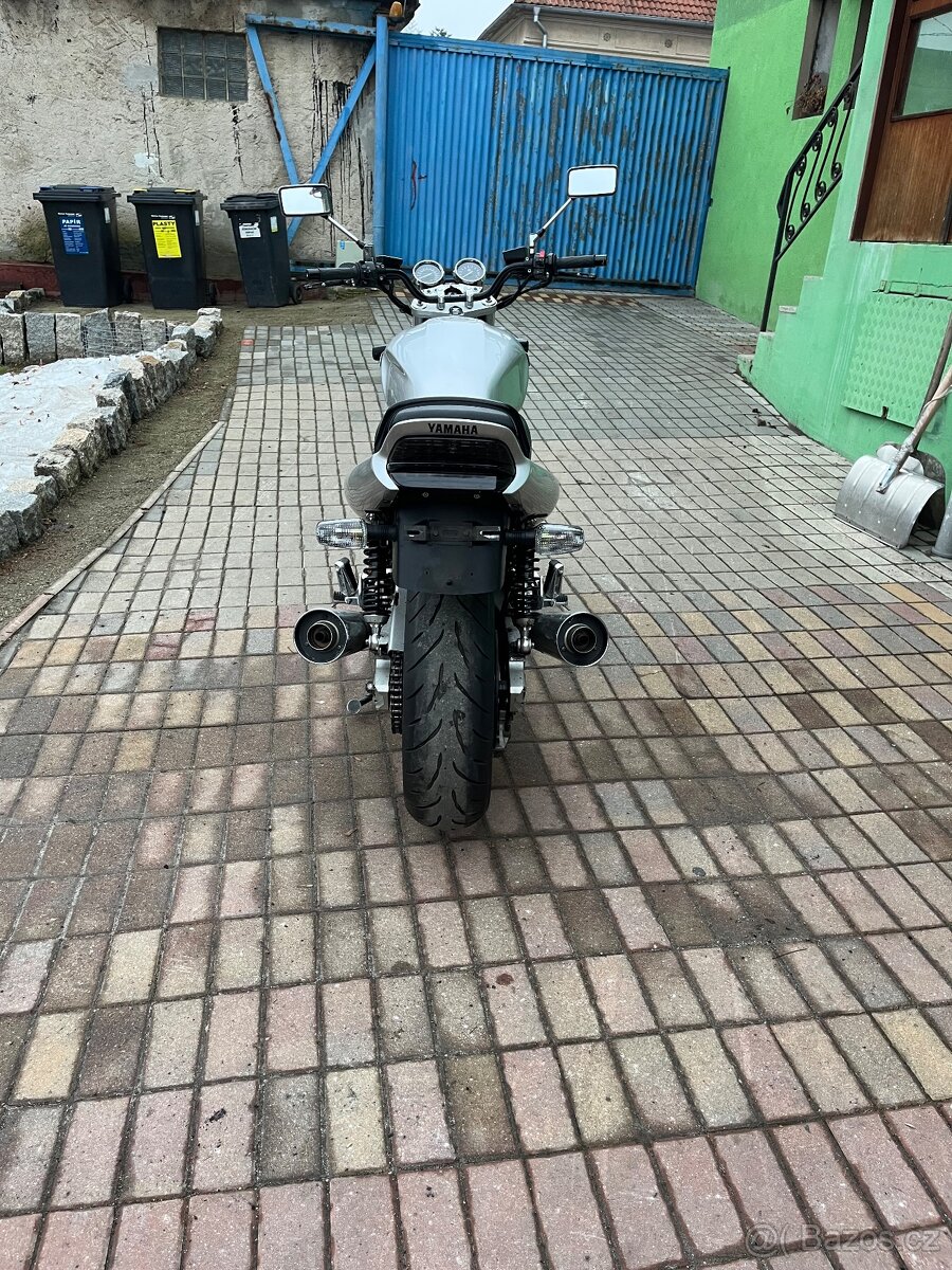 Yamaha XJR 1300 - 10