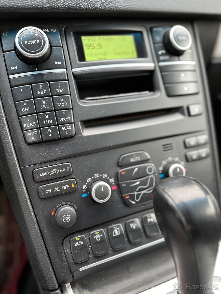 Volvo XC90 2,4 D5 AWD CZ 7 míst DPH - 10