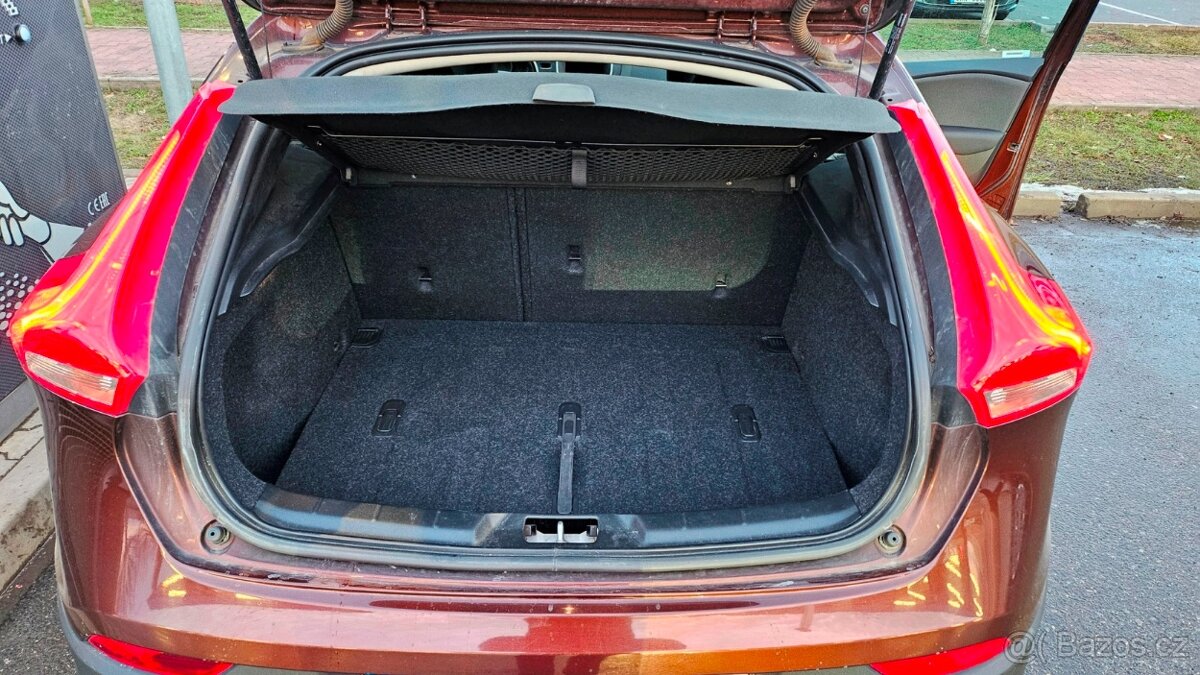 Volvo V40, CC D3 NEZ.TOPENÍ, bez adblue systému - 10