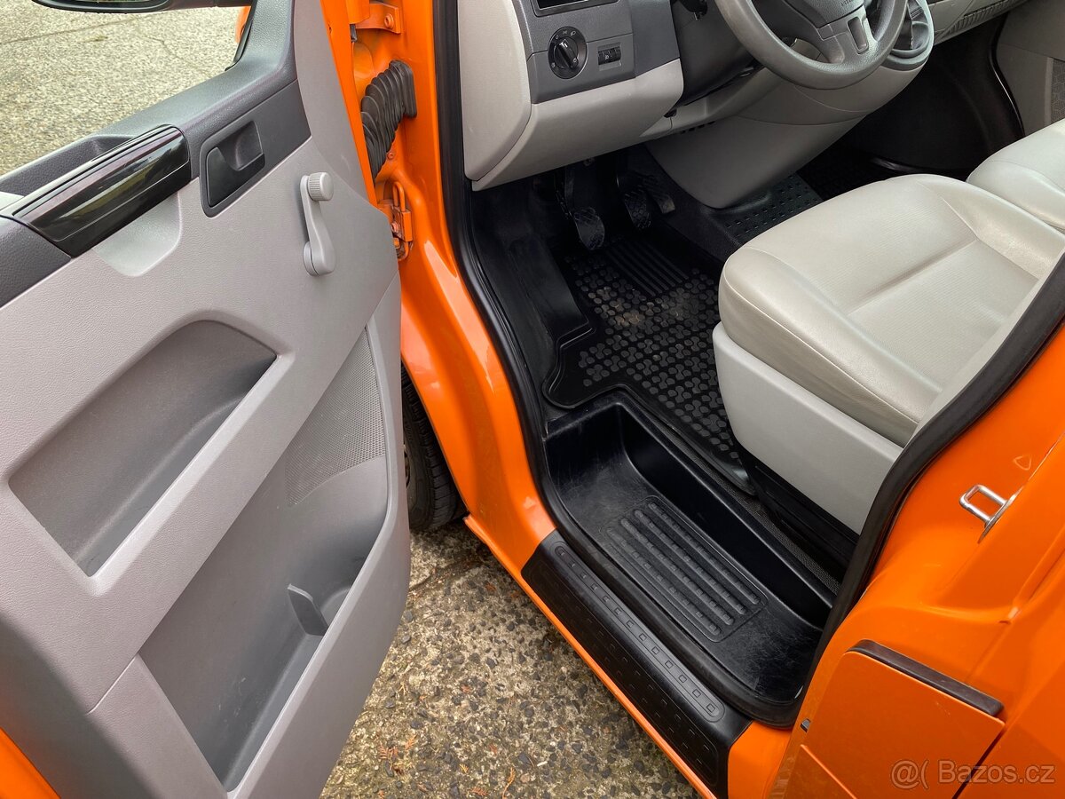 TRANSPORTER T5 Long 2014 9 MÍST - 10