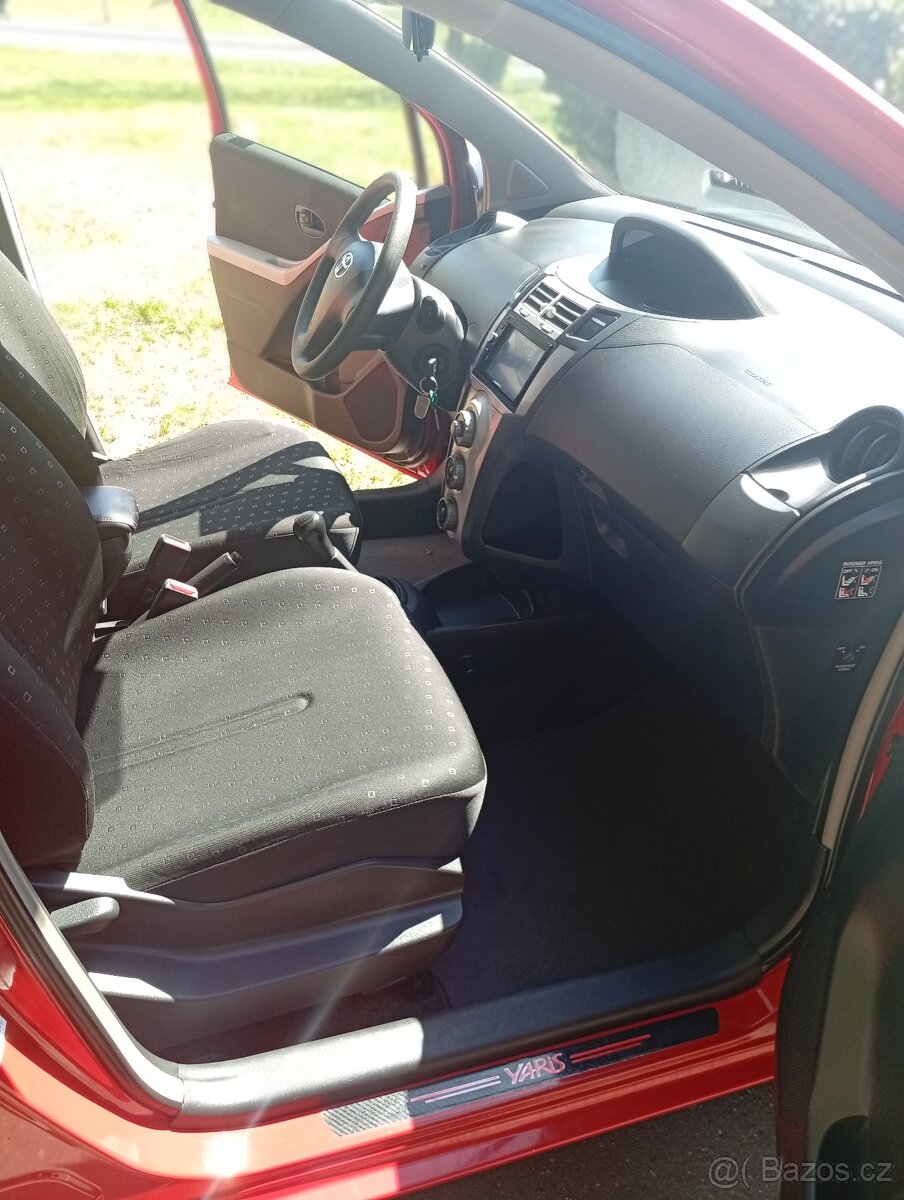 Toyota YARIS 2007 - 10
