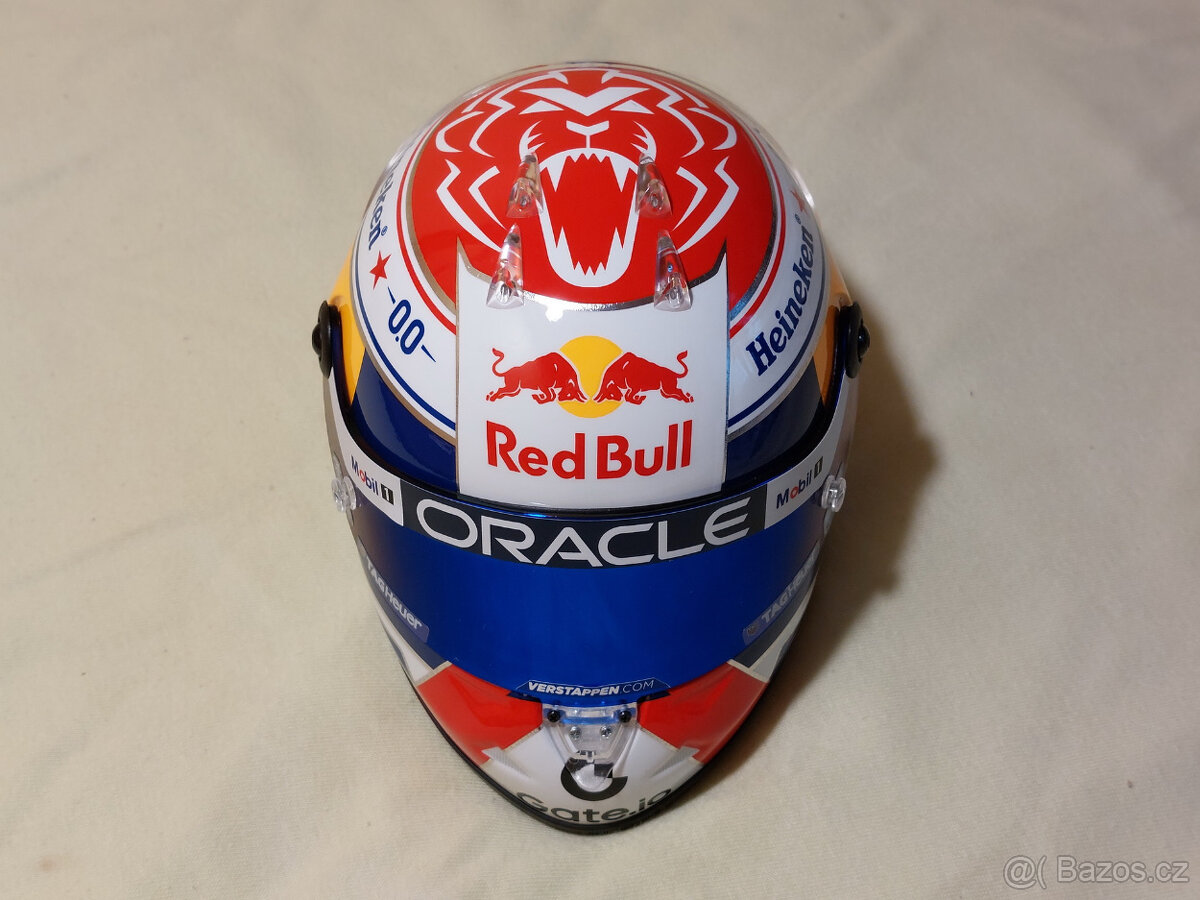 Predám Max Verstappen 2025 Red Bull F1 mini helma 1:2 - 10