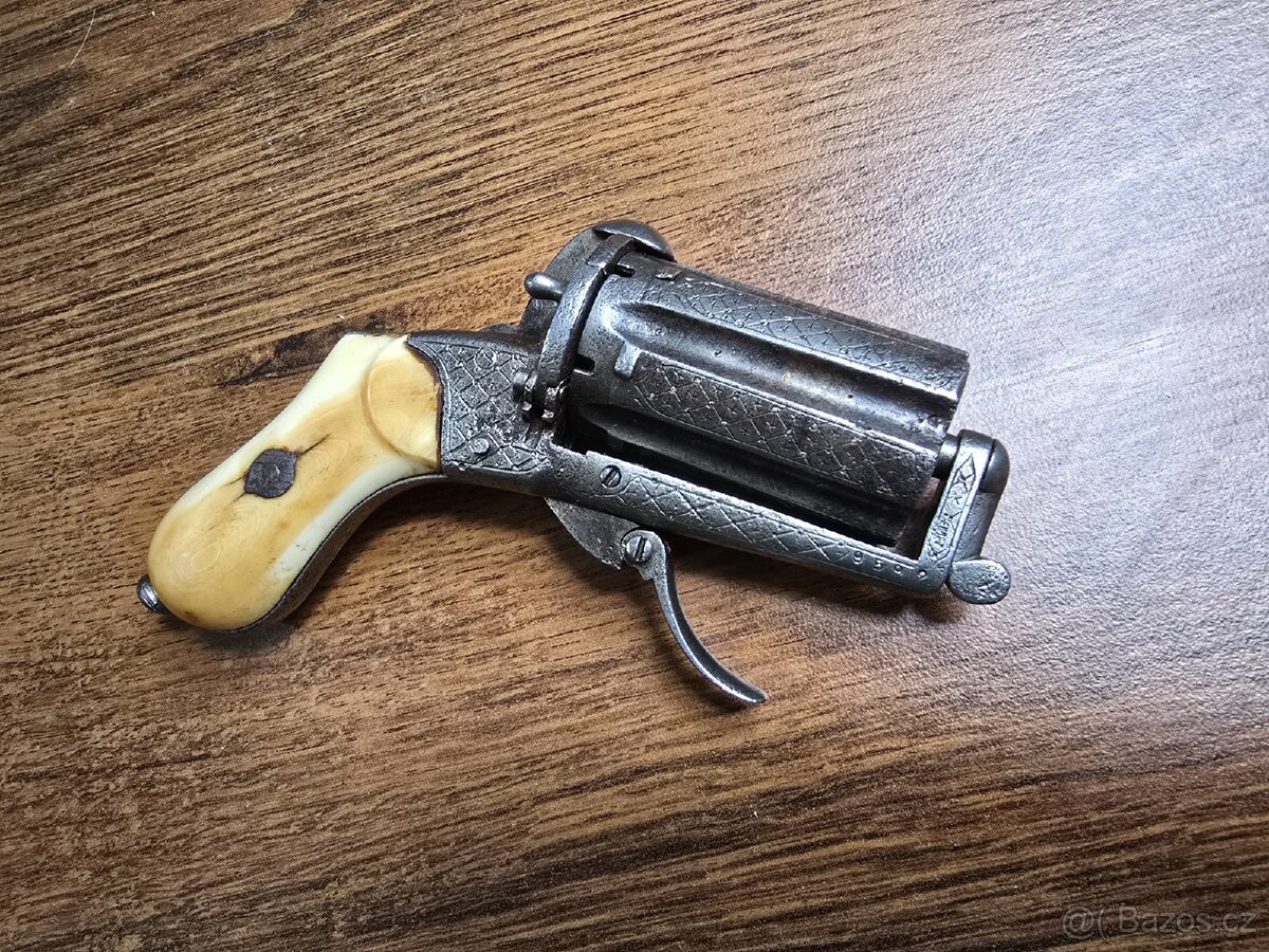 KRÁSNÁ HISTORICKÁ HONOSNÁ PISTOLE PEPŘENKA - 10