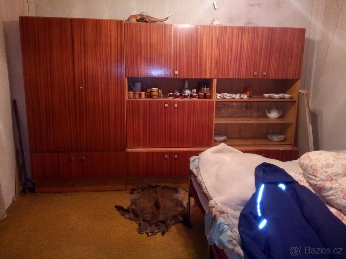 Prodám různý nábytek, kulatý rozkládací stůl - 10