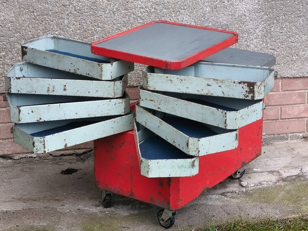 Prodám větší robustní dílenský vozík na nářadí. - 10