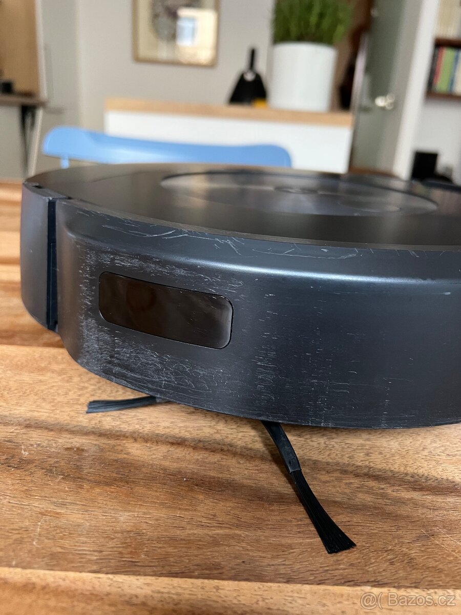 Robotický vysavač iRobot Roomba Combo j7 - 10