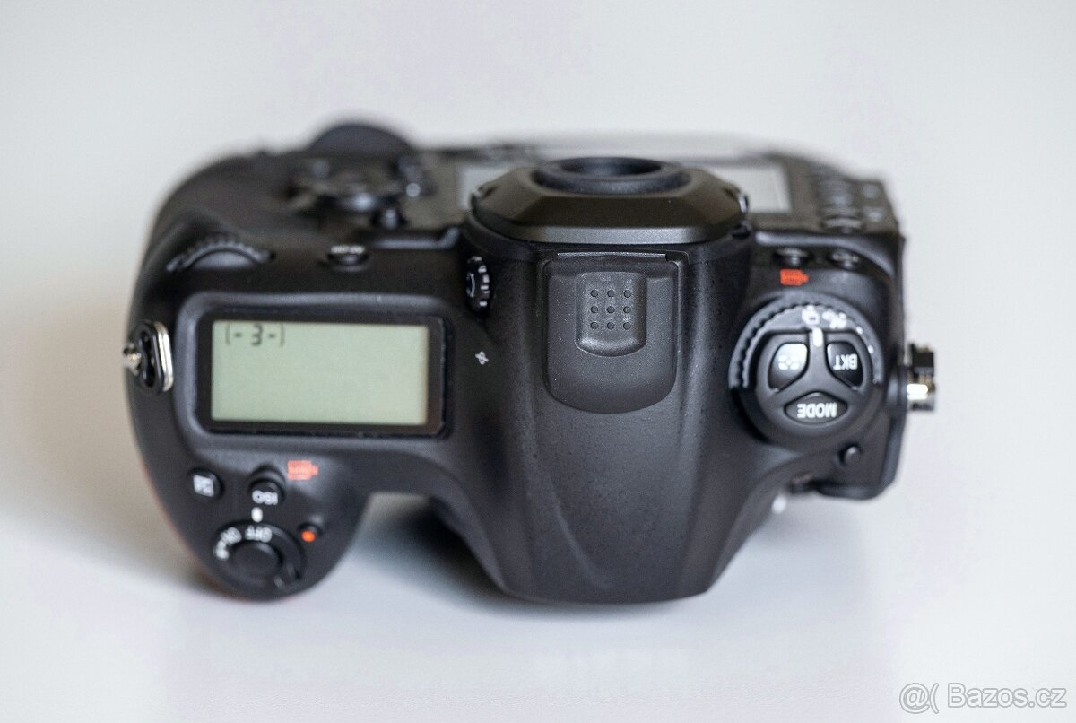 NIKON D5 - camerashuttercount 75000 - 10