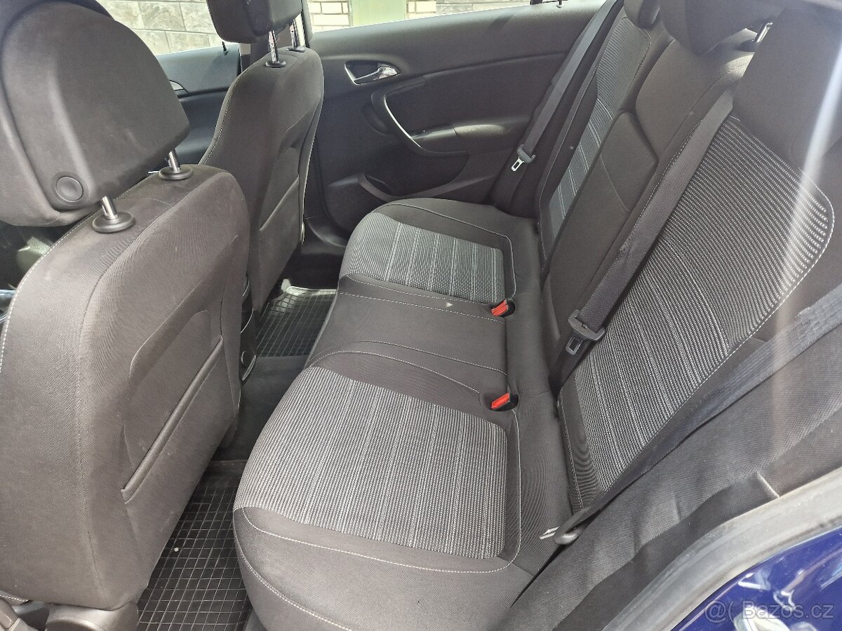 Opel Insignia 2.0 cdti 160 hp - nové ČR - serviska - - 10