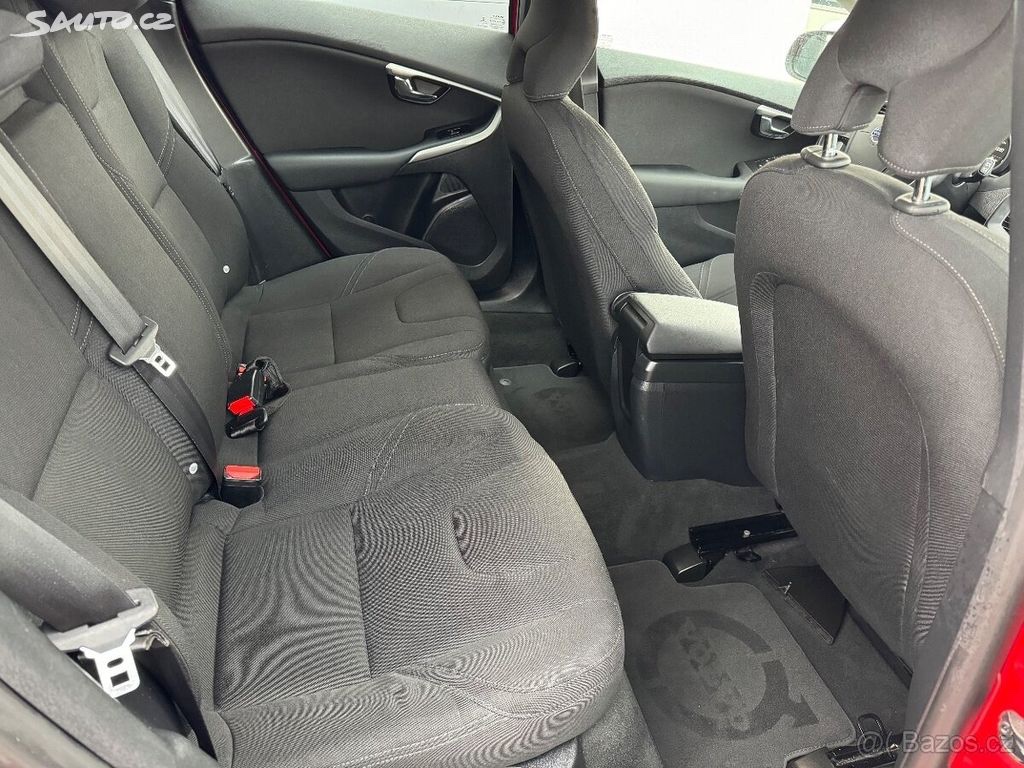 VOLVO V40 D3,110kw,5ti válec,2013 - 10