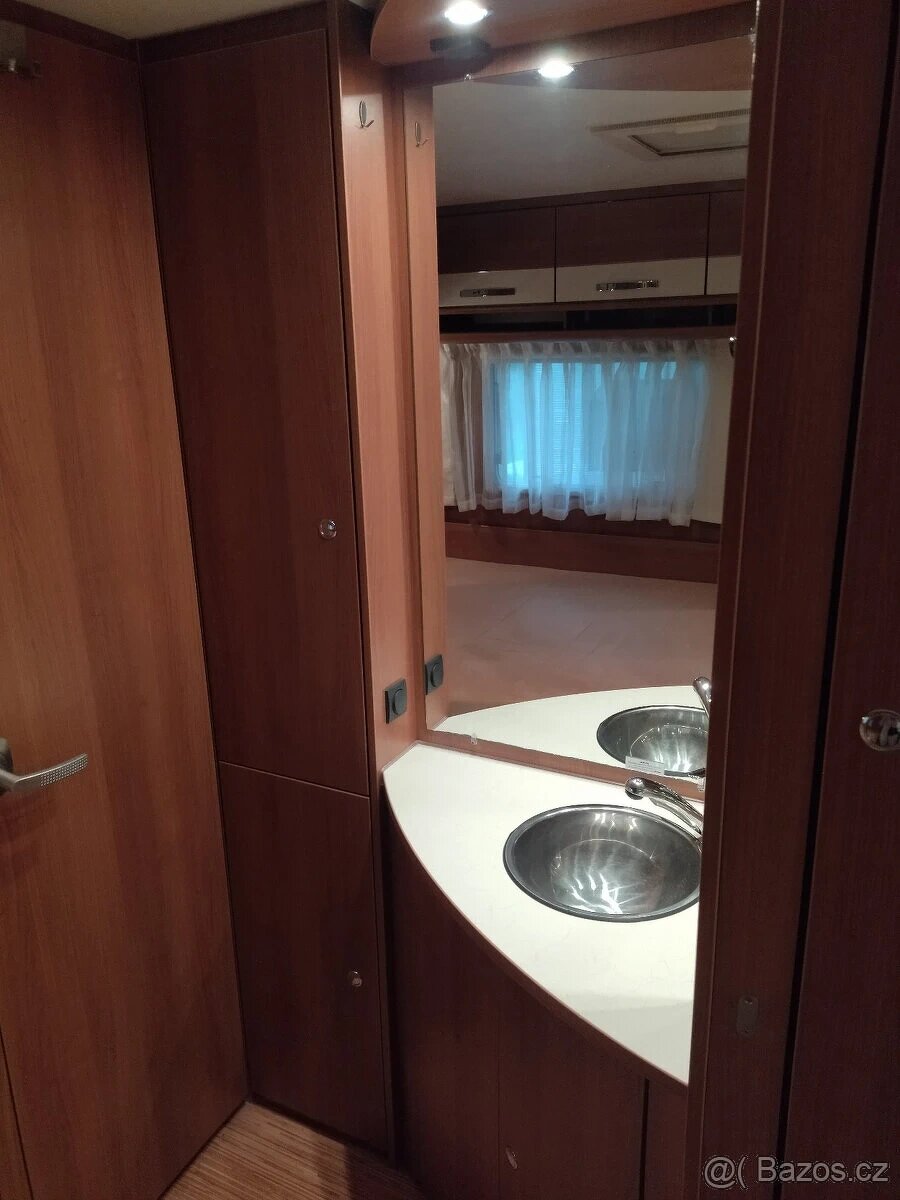 Půjčím karavan Hymer Carado 500, mover, markýza, pro 4 lidi - 10