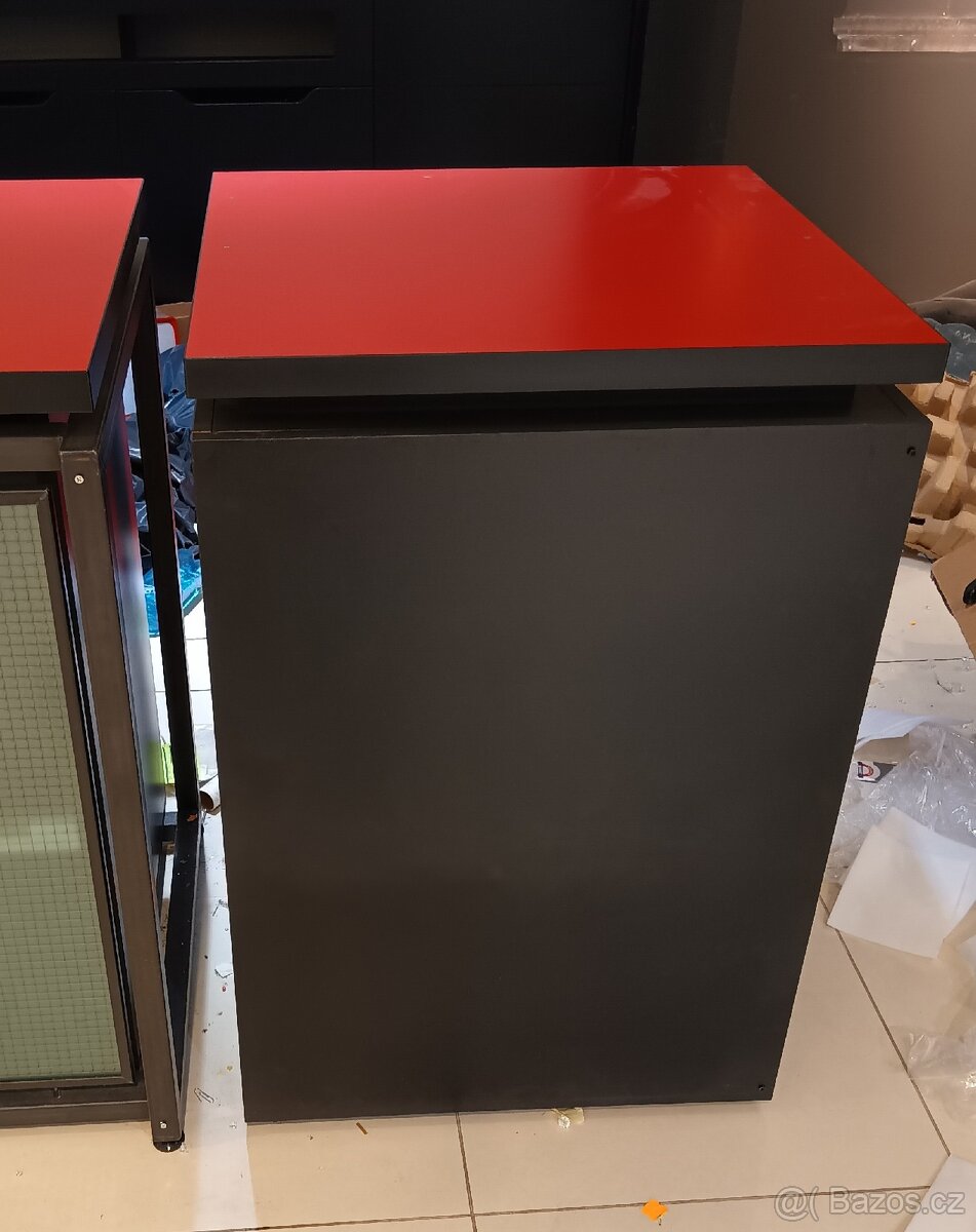 Velký industriální prodejní pult nebo bar. - 10