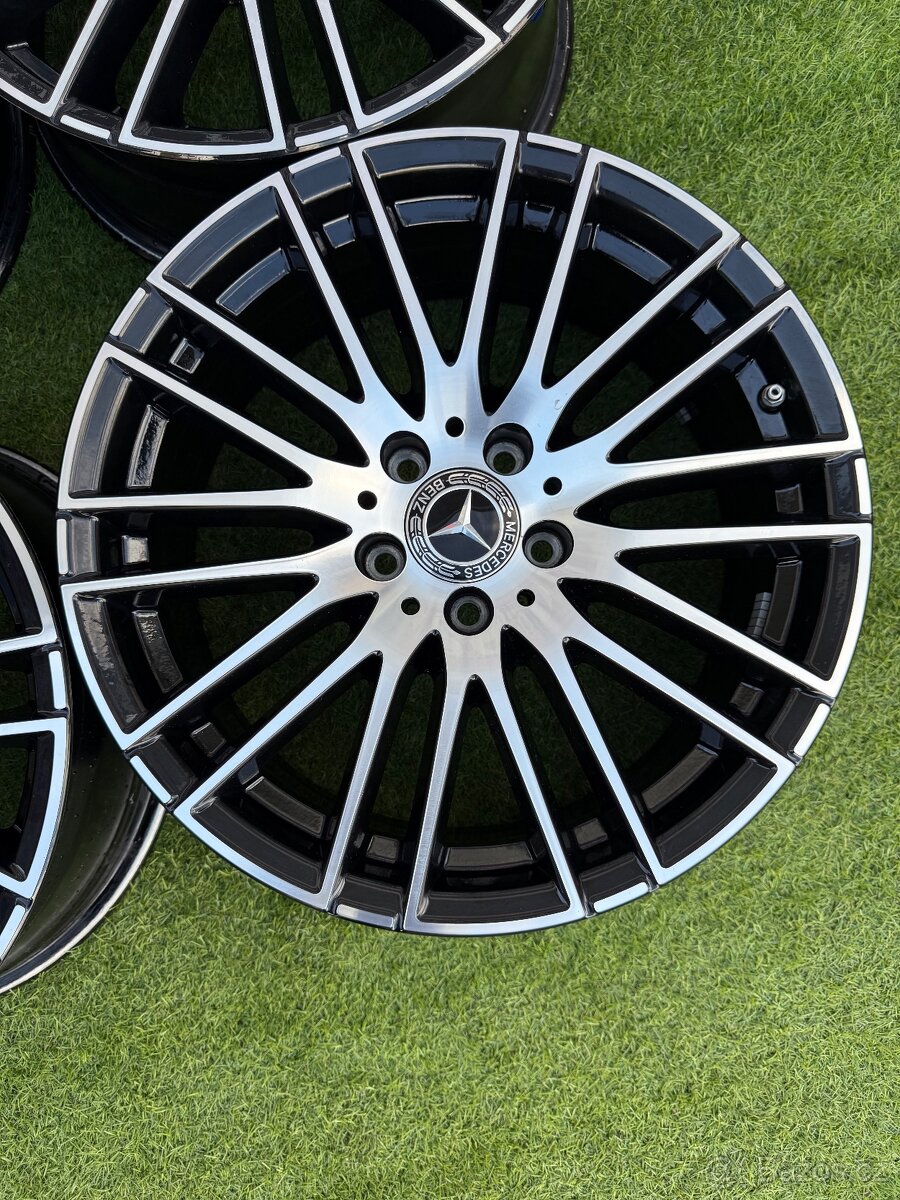 ORIGINÁLNÍ SADA MERCEDES C-CLASS - W206 - ZÁNOVNÍ R18 - 10