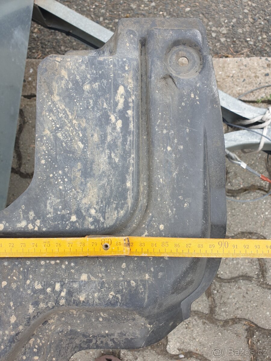 Mercedes w124 spodní kryt motoru č.124 - 10