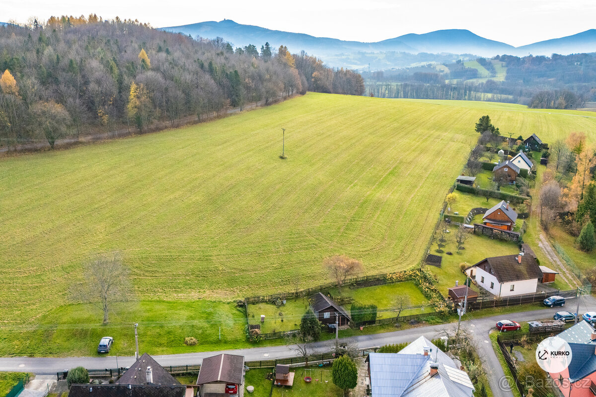 Stavební pozemek o výměře 1044 m2 v obci Skalice - 10