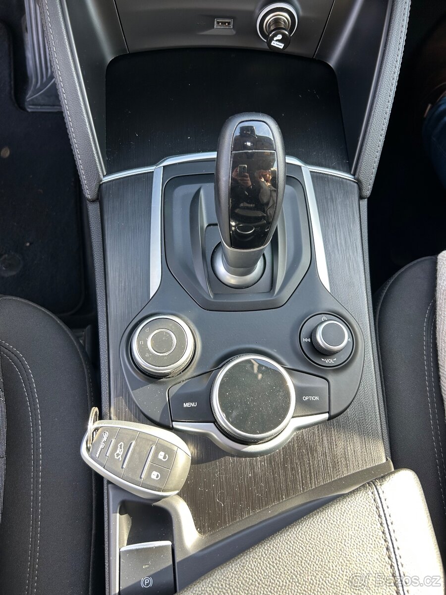 Alfa Romeo Stelvio - 10