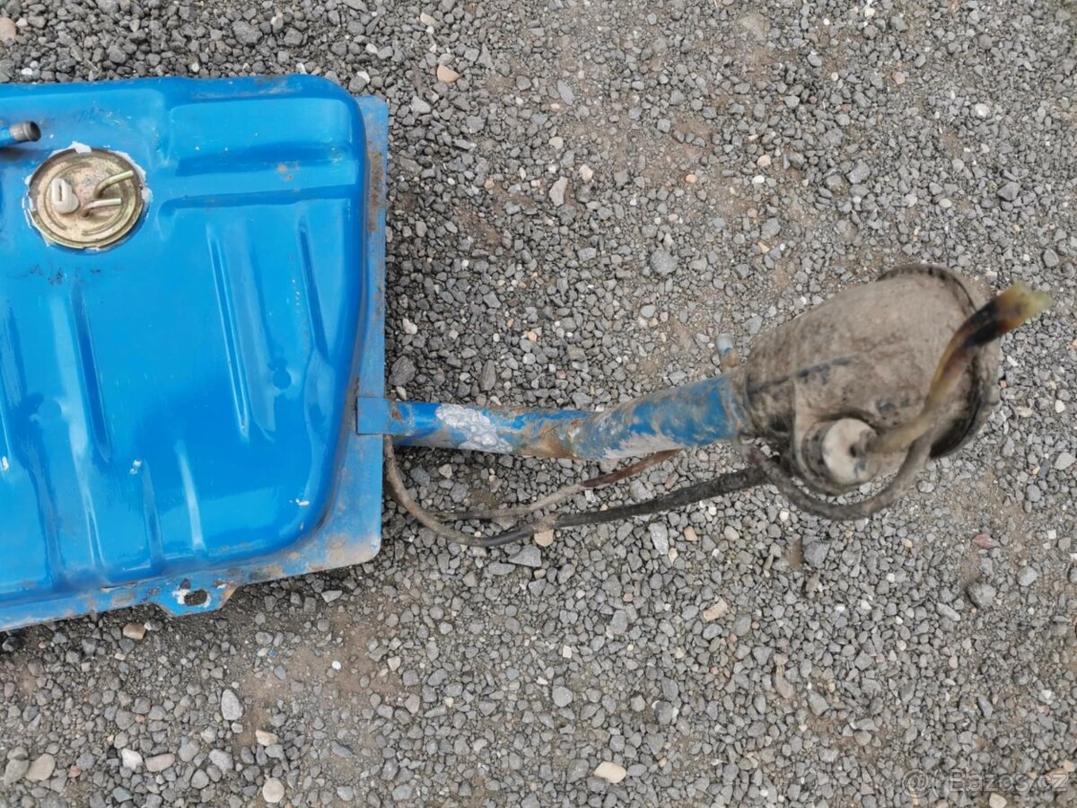 Volkswagen Polo II 1.3i 40kW coupe rok 1992 - 10