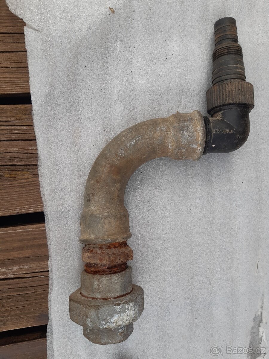 Šroubení vodovodní fitinky + skoby zednické - 10