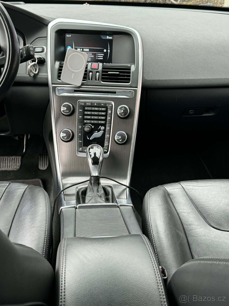 Volvo XC60 D5 2,4 nafta 4x4 - 10