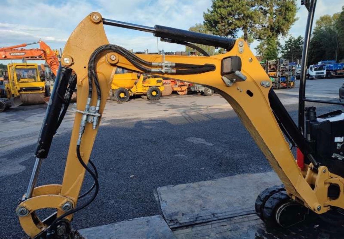 CATERPILLAR 301.7D CR – MINI BAGr – TOP STAV - 10