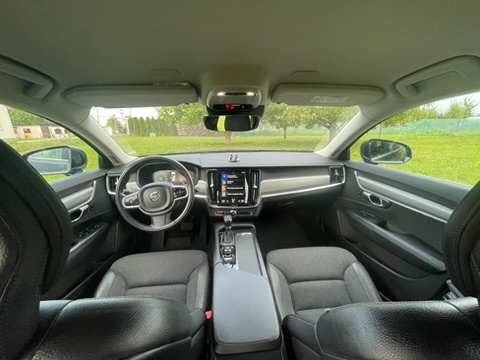Prodám Volvo V90 D4 AWD - 140 Kw - 10