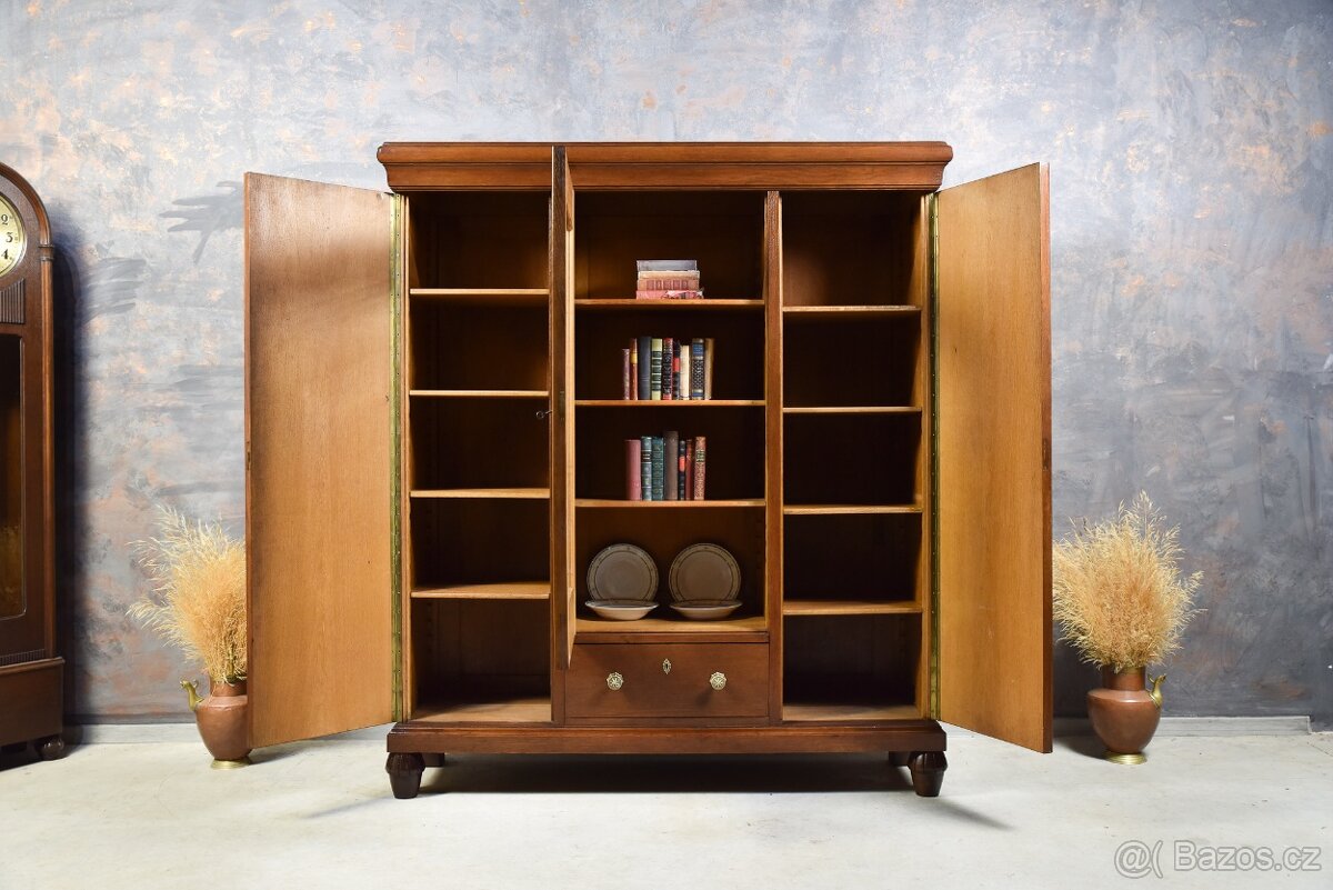 Klasická knihovna z masivního dubového dřeva VITRINA - 10