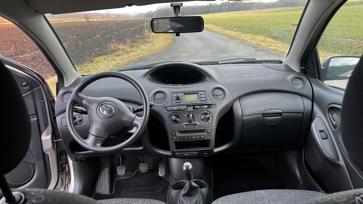 Toyota Yaris 2003 - 10