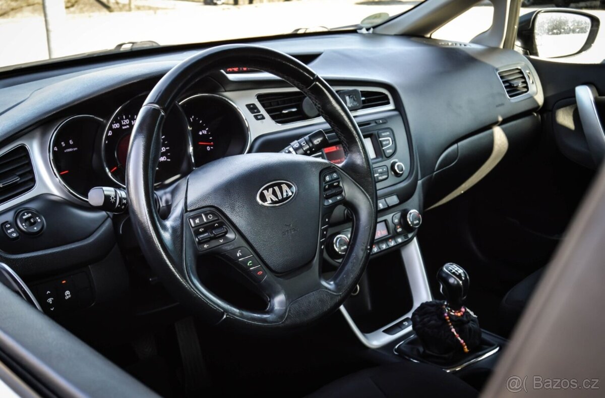 Kia Ceed 1.6 CRDi 81kW 2012 • 6 rýchlostí • Tempomat • - 10