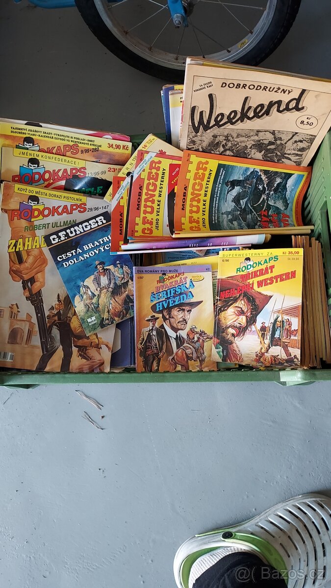 Dřevěné police,stoličky - 10